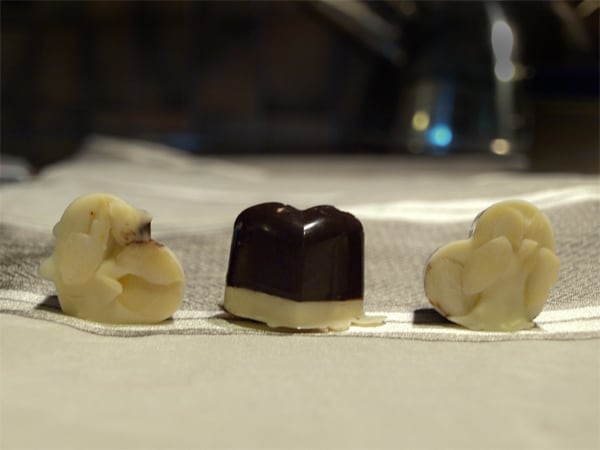 Easy Homemade Christmas Chocolates #stepbystep #recipe masalaherb.com