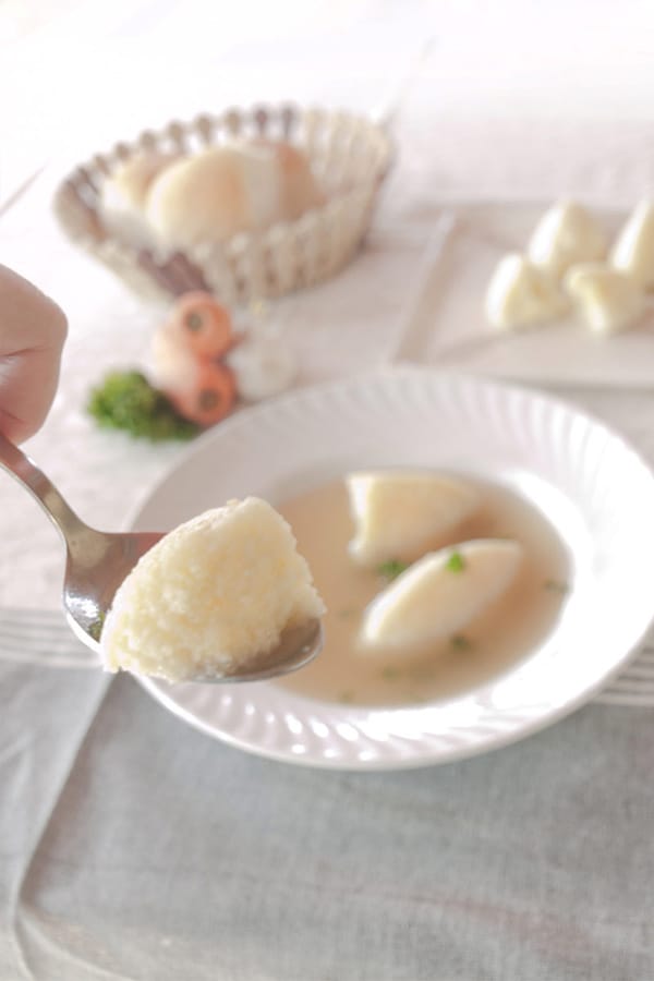 Vegetable Consommé with Semolina Dumplings - Grießknödel for #Sundaysupper #stepbystep #recipe masalaherb.com